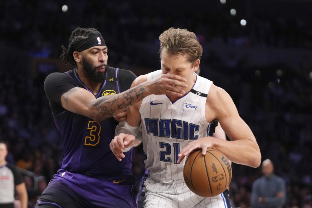 亚在防守中 亚在防守中